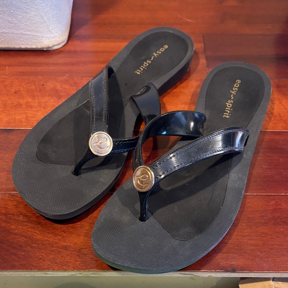 Easy Spirit Women's Black Thong Sandals size 7.5 Like New!